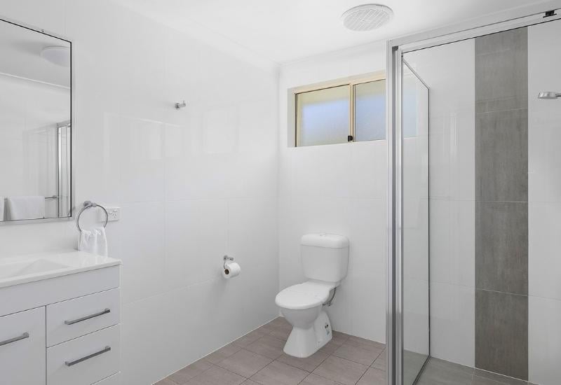 Seaside Holiday Resort Fingal Bay bathroom-1